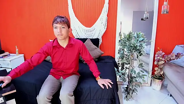 aslyhernandez 7 online show from April 17, 2026, 9:56 am