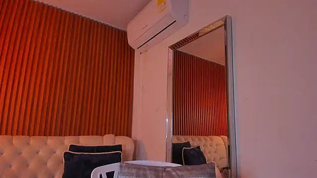 RosarioCruzz online show from March 5, 2026, 12:13 pm