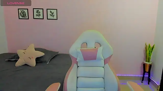 sophie pazz online show from February 23, 2026, 10:10 pm