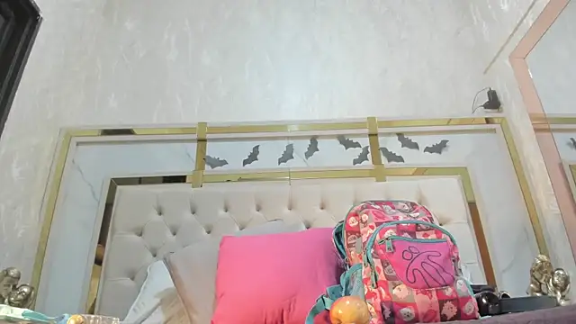 Snapshot of Victoriaa_millers chatting on October 30, 2025, 7:11 pm Victoriaa millers online show from October 30, 2025, 7:11 pm