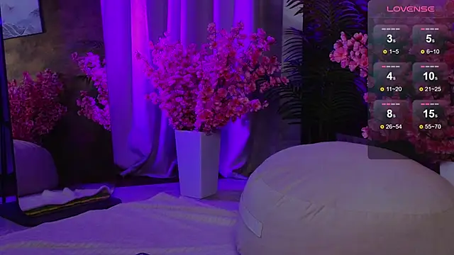 LilithStrangfor online show from October 8, 2025, 9:15 pm