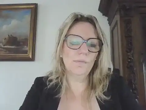 Silkesquirt online show from December 3, 2024, 1:06 pm