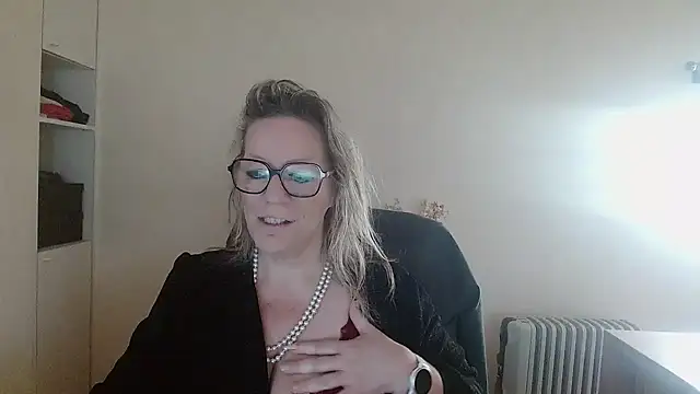 Silkesquirt online show from November 2, 2025, 8:30 am