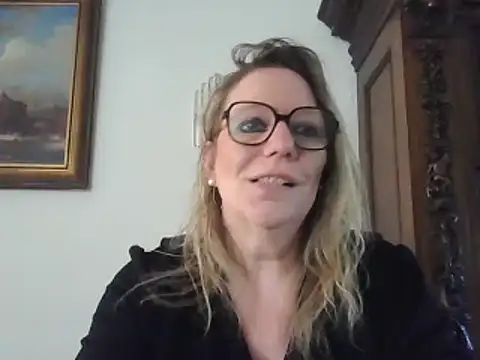 Silkesquirt online show from February 17, 2025, 11:13 am