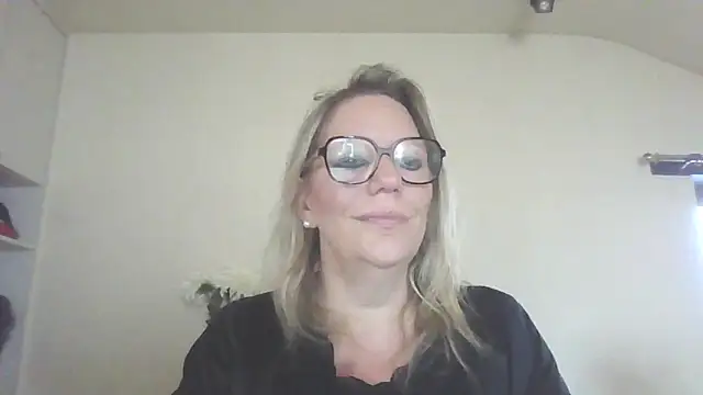 Silkesquirt online show from September 11, 2025, 7:19 am