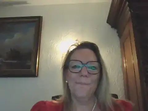 Silkesquirt online show from February 12, 2025, 9:10 am