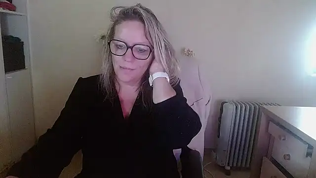 Silkesquirt online show from October 10, 2025, 8:15 am