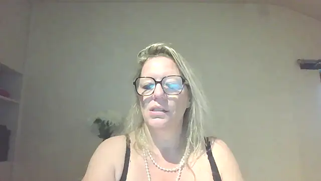 Silkesquirt online show from September 17, 2025, 6:48 am