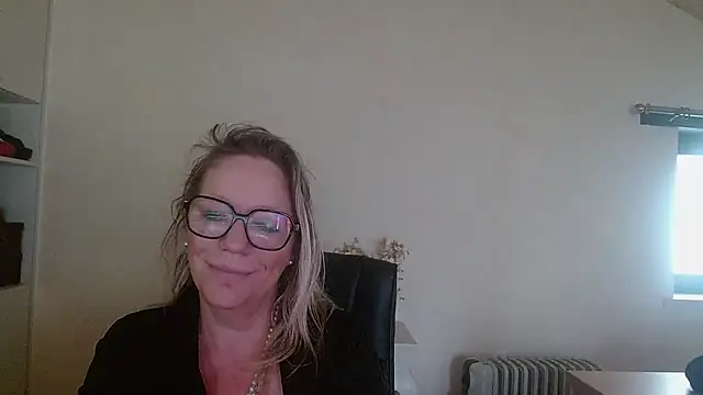 Silkesquirt online show from October 27, 2025, 8:26 am