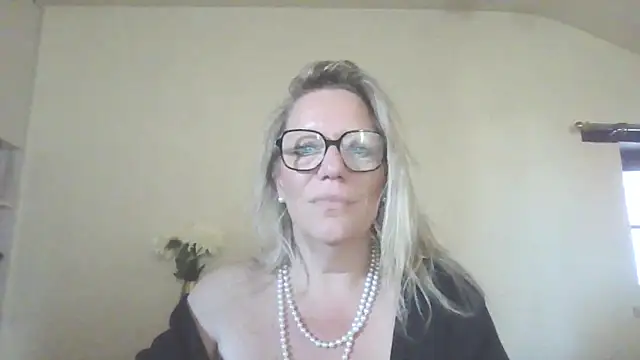 Silkesquirt online show from September 10, 2025, 7:07 am