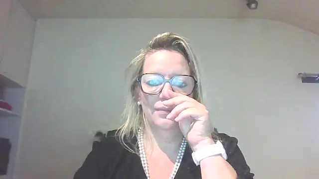 Silkesquirt online show from September 18, 2025, 6:38 am