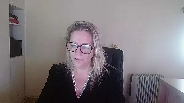 Silkesquirt online show from October 15, 2025, 7:16 am