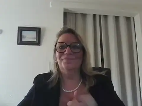 Silkesquirt online show from January 10, 2025, 10:17 am