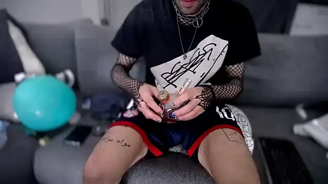 Snapshot of P4RtYBOII92 chatting on September 26, 2025, 2:24 pm P4RtYBOII92 online show from September 26, 2025, 2:24 pm