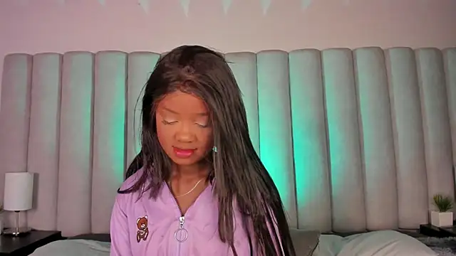 briannajackson  online show from February 28, 2025, 11:36 am