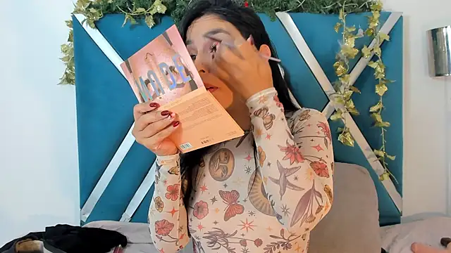  miaquevedo  online show from December 15, 2025, 2:01 pm