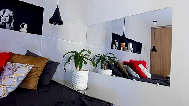 Snapshot of BERGINY_ chatting on February 19, 2025, 8:10 pm BERGINY online show from February 19, 2025, 8:10 pm