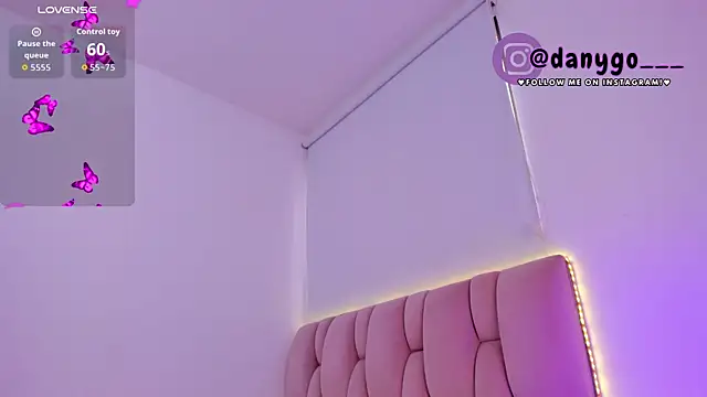 Snapshot of ZarianaEvanz chatting on October 17, 2025, 10:22 pm ZarianaEvanz online show from October 17, 2025, 10:22 pm