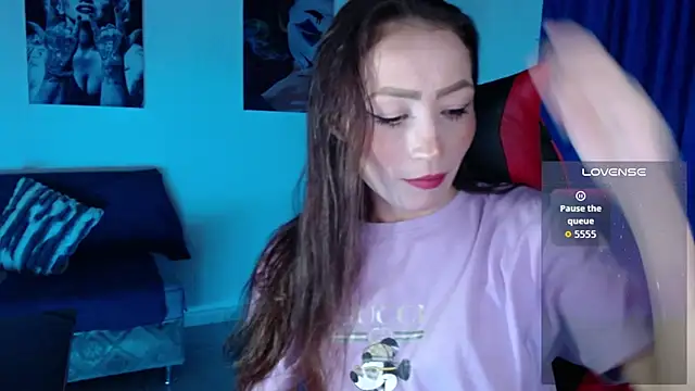 Sara-Guzman1 online show from April 15, 2026, 1:33 am