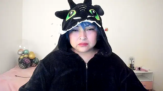 Shaddycute  online show from October 8, 2025, 4:40 pm