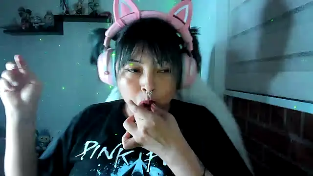 Snapshot of Shaddycute_ chatting on June 17, 2026, 11:47 pm Shaddycute online show from June 17, 2026, 11:47 pm