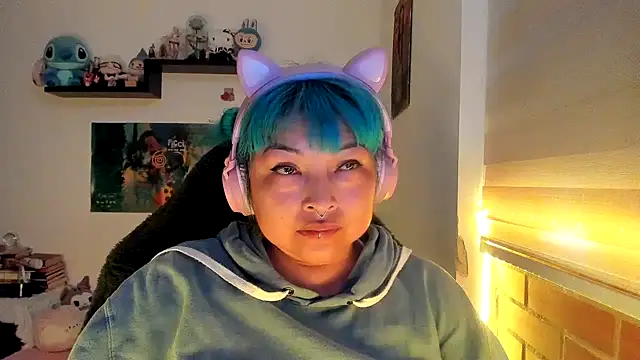 Snapshot of Shaddycute_ chatting on February 2, 2026, 1:32 pm Shaddycute online show from February 2, 2026, 1:32 pm