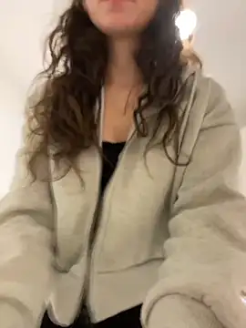 Snapshot of coquette15 chatting on November 16, 2025, 5:50 pm coquette15 online show from November 16, 2025, 5:50 pm