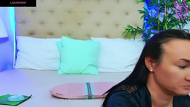 DaliyaArabian online show from October 6, 2025, 12:17 pm