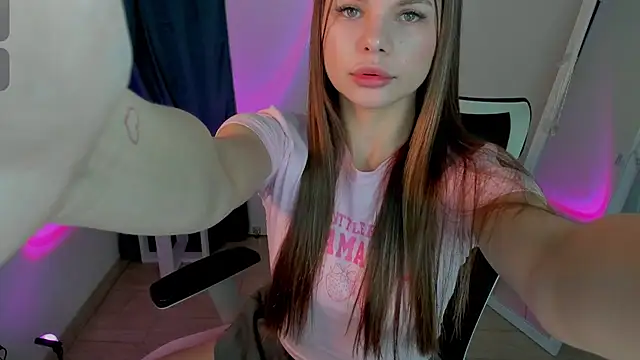 Snapshot of Hanna_Way chatting on February 11, 2026, 8:14 am Hanna Way online show from February 11, 2026, 8:14 am