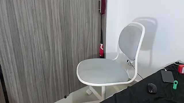 Snapshot of TommyMyler chatting on October 29, 2025, 3:27 am TommyMyler online show from October 29, 2025, 3:27 am