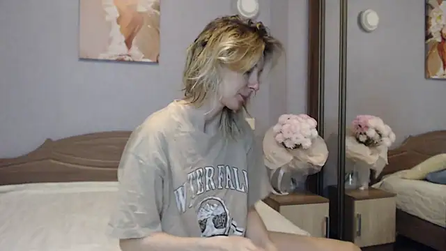 Snapshot of AvelinaLeoni chatting on January 20, 2025, 6:21 am AvelinaLeoni online show from January 20, 2025, 6:21 am