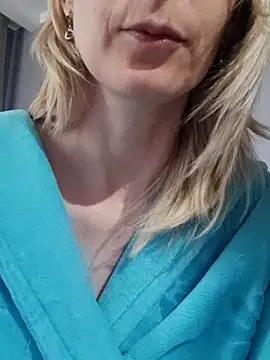 Snapshot of AvelinaLeoni chatting on March 18, 2025, 5:34 am AvelinaLeoni online show from March 18, 2025, 5:34 am