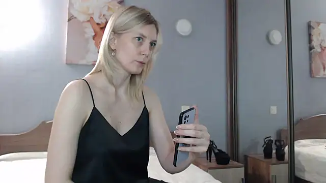 Snapshot of AvelinaLeoni chatting on March 14, 2025, 5:59 am AvelinaLeoni online show from March 14, 2025, 5:59 am