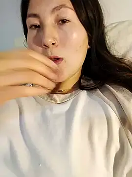 Elle Lee  online show from February 11, 2025, 3:08 am