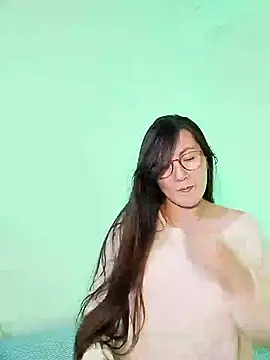 Elle Lee  online show from February 8, 2025, 12:28 am