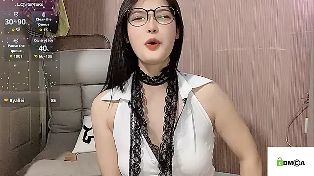 Regina0807 online show from September 10, 2025, 2:16 pm