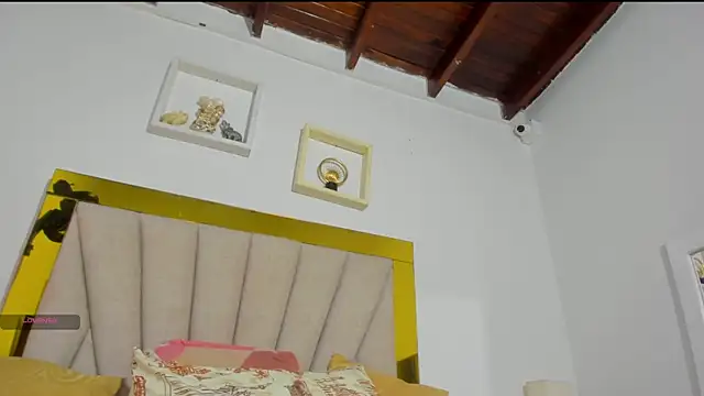 vahiolet fuentes online show from January 28, 2025, 3:04 am