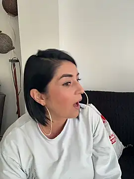 karenlennox1 online show from March 26, 2026, 10:18 pm