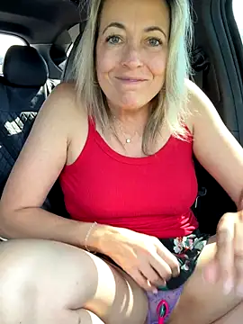 Snapshot of Cherry-red-xo chatting on September 18, 2025, 3:59 pm Cherry-red-xo online show from September 18, 2025, 3:59 pm