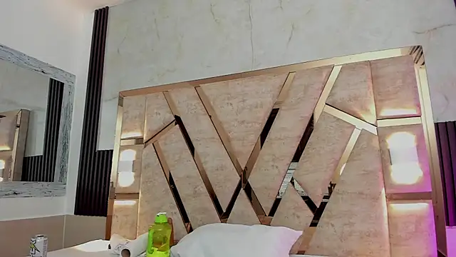 Snapshot of molly_sweetee chatting on October 19, 2025, 1:41 am molly sweetee online show from October 19, 2025, 1:41 am