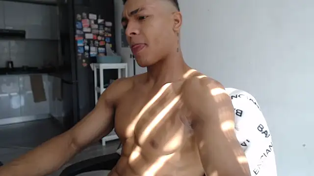 Snapshot of Jhonyblack_1 chatting on April 22, 2026, 2:35 pm Jhonyblack 1 online show from April 22, 2026, 2:35 pm