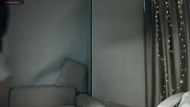 Azumi fumi online show from December 2, 2025, 3:19 am