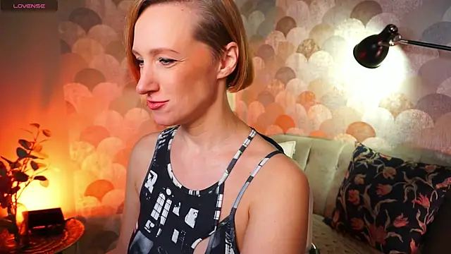 Snapshot of UmaTruewoman chatting on October 4, 2025, 5:42 am UmaTruewoman online show from October 4, 2025, 5:42 am