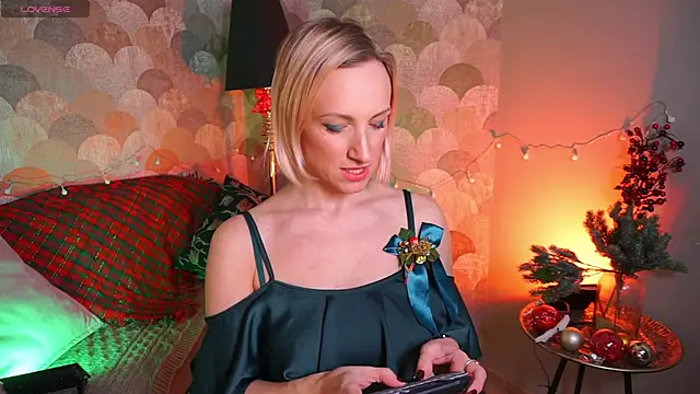 UmaTruewoman online show from December 22, 2024, 5:55 am