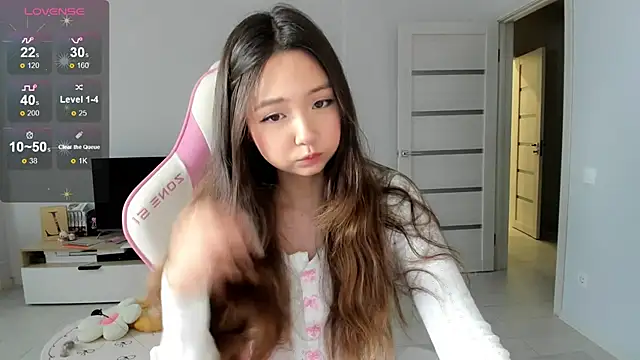 Fluffy Rose online show from July 19, 2026, 1:03 am