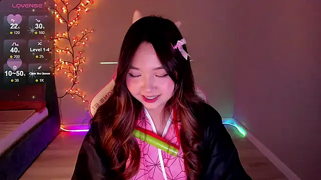 Snapshot of Fluffy_Rose chatting on October 31, 2025, 5:53 pm Fluffy Rose online show from October 31, 2025, 5:53 pm