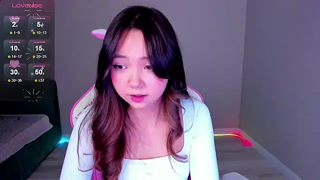 Snapshot of Fluffy_Rose chatting on November 8, 2025, 1:36 pm Fluffy Rose online show from November 8, 2025, 1:36 pm