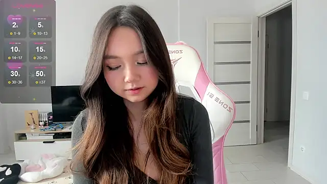 Fluffy Rose online show from May 19, 2026, 4:08 am