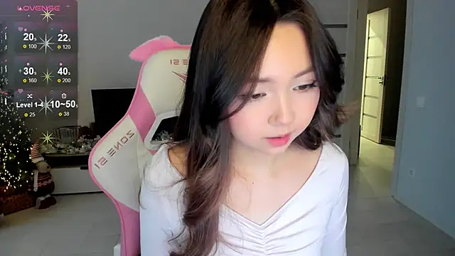 Fluffy Rose online show from December 15, 2025, 3:12 am