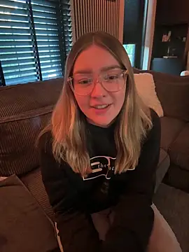 Snapshot of xX_HotCouple_Xx chatting on November 17, 2025, 2:43 pm xX HotCouple Xx online show from November 17, 2025, 2:43 pm